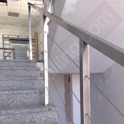 Парапет за стълби